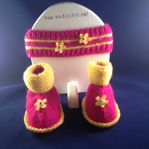 set-of-knitted-baby-booties-and-hats-ConvertImage